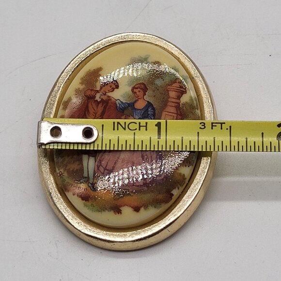 VTG Fragonard Couple Courting Brooch Pin Hong Kong Gold Tone - Picture 8 of 9